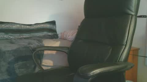 shyboyhugecum2020 online show from 10/21/25, 02:56