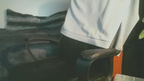 shyboyhugecum2020 online show from 12/22/25, 04:31