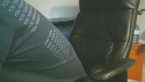 shyboyhugecum2020 online show from 04/12/26, 11:54