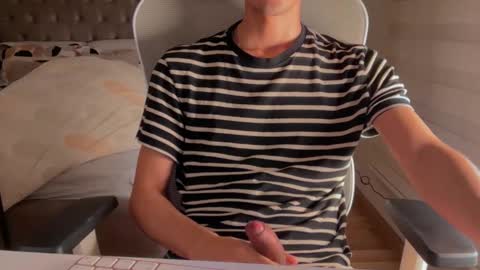 shydude666 online show from 09/28/25, 01:44