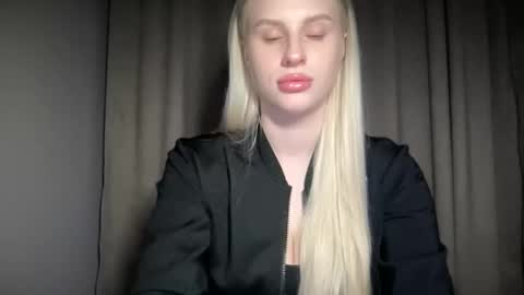 Snapshot of shyfox02 chatting on 03/26/26, 06:02 Shy Fox online show from 03/26/26, 06:02