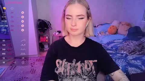 Effie online show from 02/18/25, 10:03