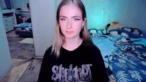 Effie online show from 10/28/25, 03:47