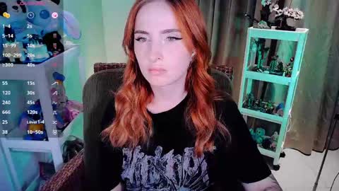 Snapshot of shyfoxxxy chatting on 05/10/26, 02:44 Effie online show from 05/10/26, 02:44