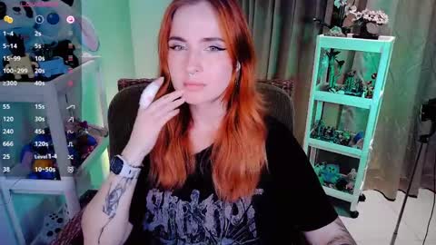 Snapshot of shyfoxxxy chatting on 05/19/26, 05:52 Effie online show from 05/19/26, 05:52