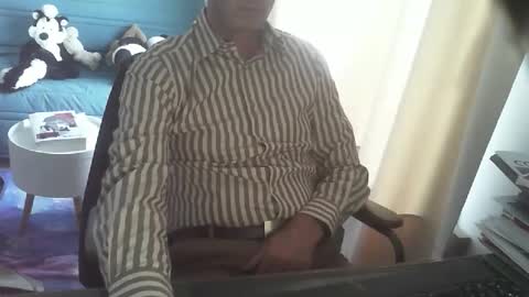 Snapshot of shyfrenchcock chatting on 10/28/25, 03:47 shyfrenchcock online show from 10/28/25, 03:47