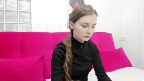 Snapshot of shyly_lisa chatting on 05/27/26, 01:57 shyly_lisa online show from 05/27/26, 01:57