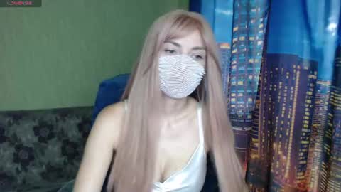Snapshot of shynesssophie chatting on 07/04/26, 07:03 Sophie 3 online show from 07/04/26, 07:03