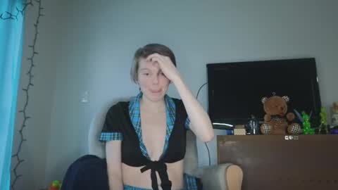 Snapshot of shyohiogirl chatting on 01/29/25, 12:45 Hippie online show from 01/29/25, 12:45