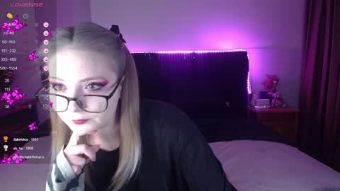 Snapshot of shysweetrish chatting on 05/10/26, 01:44 shysweetrish online show from 05/10/26, 01:44