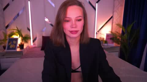 shyysiren online show from 12/17/25, 08:53