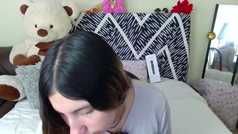 Snapshot of sia_jones chatting on 04/13/26, 12:32 Sia online show from 04/13/26, 12:32