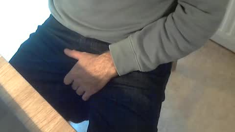 Snapshot of sibblii0 chatting on 10/13/25, 06:13 Seba online show from 10/13/25, 06:13