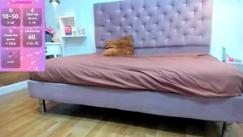 Snapshot of sienna_glow chatting on 09/20/25, 01:12 sienna_glow online show from 09/20/25, 01:12