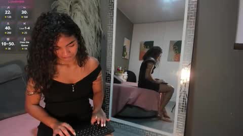 Snapshot of sienna_glow chatting on 11/04/25, 12:15 sienna_glow online show from 11/04/25, 12:15