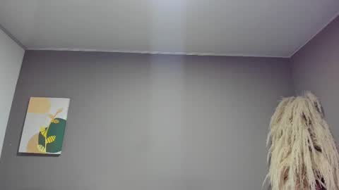 Snapshot of sienna_glow chatting on 11/25/25, 12:05 sienna_glow online show from 11/25/25, 12:05