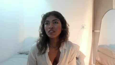 Snapshot of sienna_glow chatting on 05/29/26, 02:26 sienna_glow online show from 05/29/26, 02:26