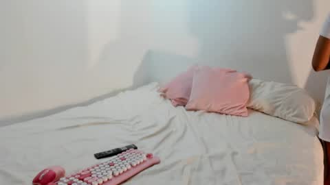 Snapshot of sienna_glow chatting on 06/01/26, 01:02 sienna_glow online show from 06/01/26, 01:02