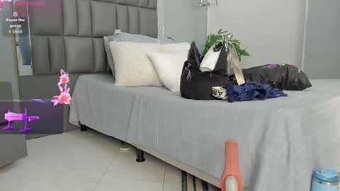 Snapshot of sienna_miller_27 chatting on 01/12/26, 11:37 Keira online show from 01/12/26, 11:37