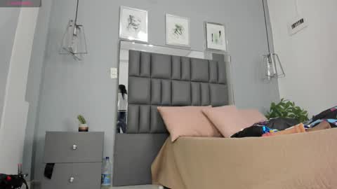 Snapshot of sienna_miller_27 chatting on 02/02/26, 11:42 Keira online show from 02/02/26, 11:42