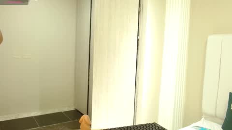 Sienna online show from 10/11/25, 01:42