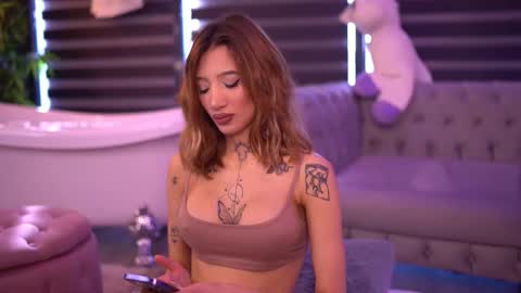 Sienna online show from 09/21/25, 07:32