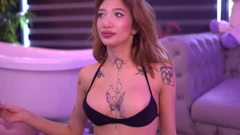 Sienna online show from 09/25/25, 07:56