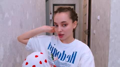 Snapshot of siennamia chatting on 05/14/26, 01:07 Sienna Mia online show from 05/14/26, 01:07