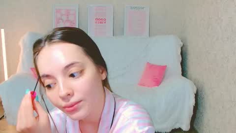 Snapshot of siennamia chatting on 06/08/26, 04:13 Sienna Mia online show from 06/08/26, 04:13