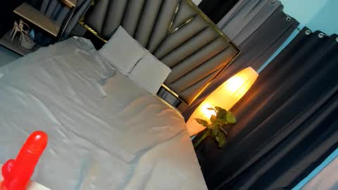 Belle online show from 09/24/25, 10:51