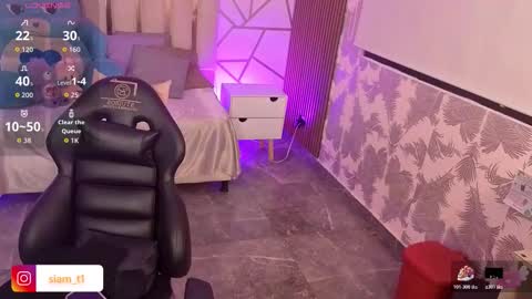 Siiam Tay online show from 10/31/25, 03:29