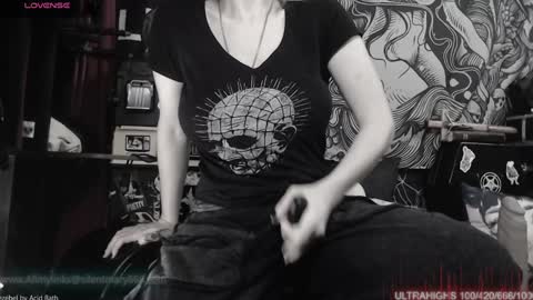 Allmylinkssilentmary666 online show from 12/18/24, 05:26