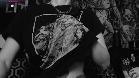 Allmylinkssilentmary666 online show from 12/19/25, 05:20