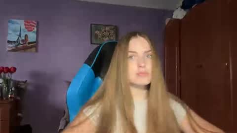 Erica online show from 04/20/26, 01:36