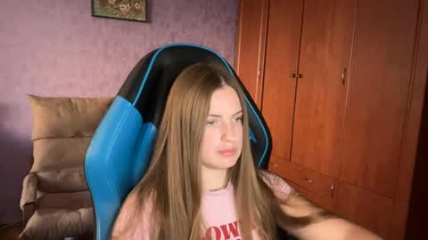 Erica online show from 06/04/26, 04:24