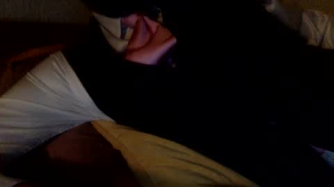 Snapshot of silktie chatting on 05/18/26, 09:31 satinsub online show from 05/18/26, 09:31