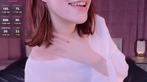 Snapshot of silly___woman chatting on 09/27/25, 02:33 silly___woman online show from 09/27/25, 02:33