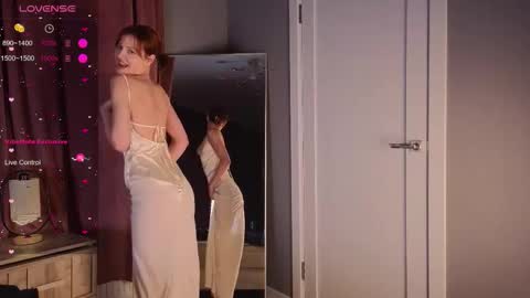 Snapshot of silly___woman chatting on 02/22/26, 07:45 silly___woman online show from 02/22/26, 07:45