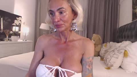 Snapshot of silver_miss chatting on 04/22/26, 06:31 Silver ok online show from 04/22/26, 06:31