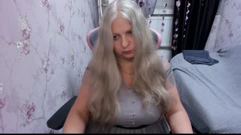 Snapshot of silver_moon_light chatting on 09/19/25, 09:15 silver_moon_light online show from 09/19/25, 09:15