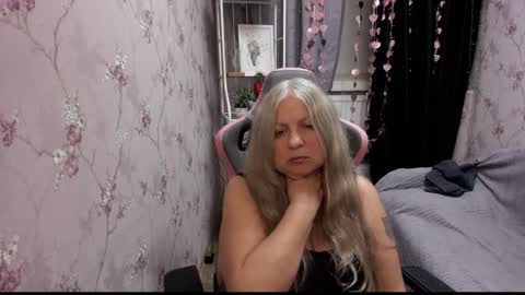 Snapshot of silver_moon_light chatting on 09/20/25, 09:21 silver_moon_light online show from 09/20/25, 09:21
