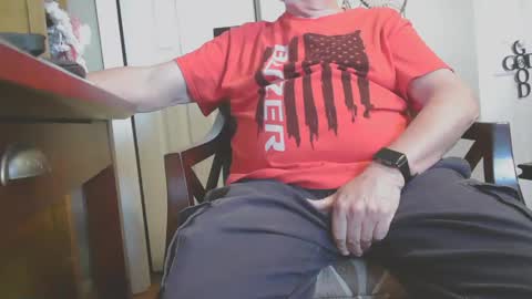 Snapshot of silverdaddy_1955 chatting on 01/30/25, 06:21 Daddy Bear online show from 01/30/25, 06:21