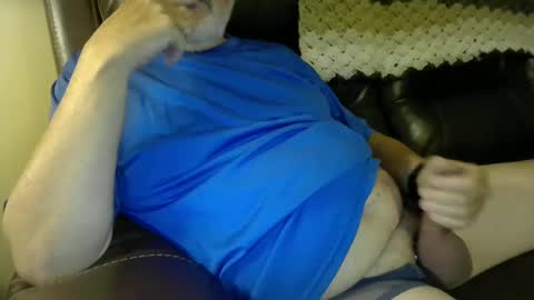 Snapshot of silverdaddy_1955 chatting on 09/24/25, 09:34 Daddy Bear online show from 09/24/25, 09:34