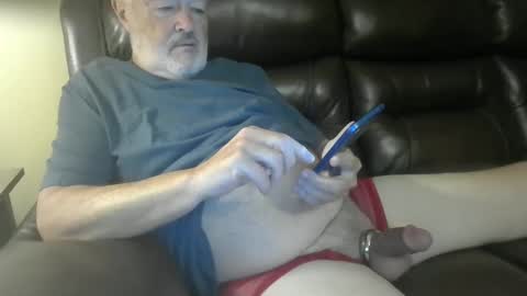 Snapshot of silverdaddy_1955 chatting on 10/15/25, 10:04 Daddy Bear online show from 10/15/25, 10:04