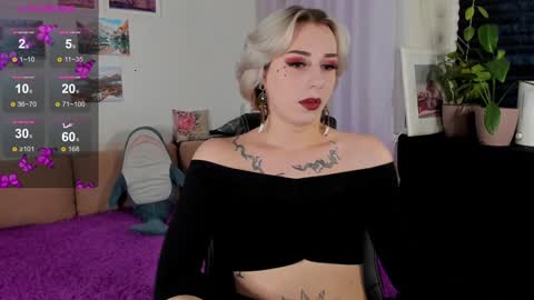 Snapshot of silverfoxxxxy chatting on 12/19/24, 08:23 Maksi online show from 12/19/24, 08:23