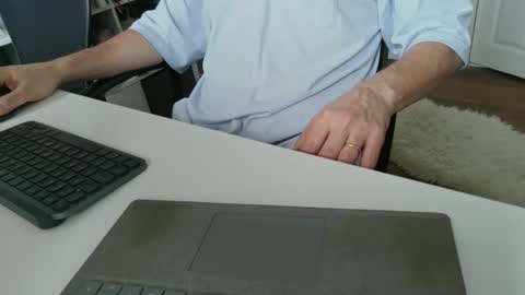 silvertongueduk1 online show from 10/21/25, 08:48
