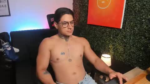 Snapshot of simon_cortes chatting on 06/24/26, 11:53 Simon Cortes online show from 06/24/26, 11:53
