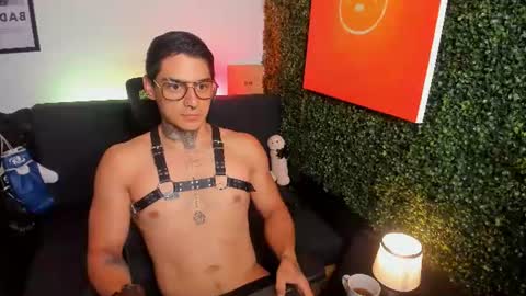 Snapshot of simon_cortes chatting on 07/25/26, 11:19 Simon Cortes online show from 07/25/26, 11:19