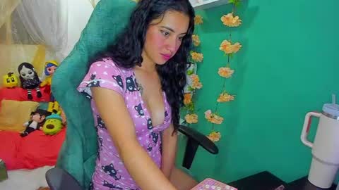 Snapshot of simone_simpson chatting on 06/26/26, 01:54 Simon Simpson Modelo Independiente online show from 06/26/26, 01:54