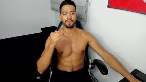 Snapshot of simple_guyy chatting on 06/19/26, 05:56 Andrey online show from 06/19/26, 05:56